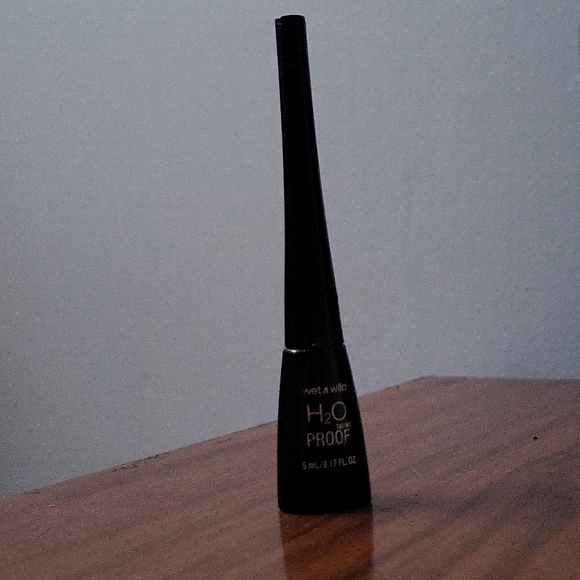 Wet n Wild H20 proof liquid eyeliner - Picture 1 of 1